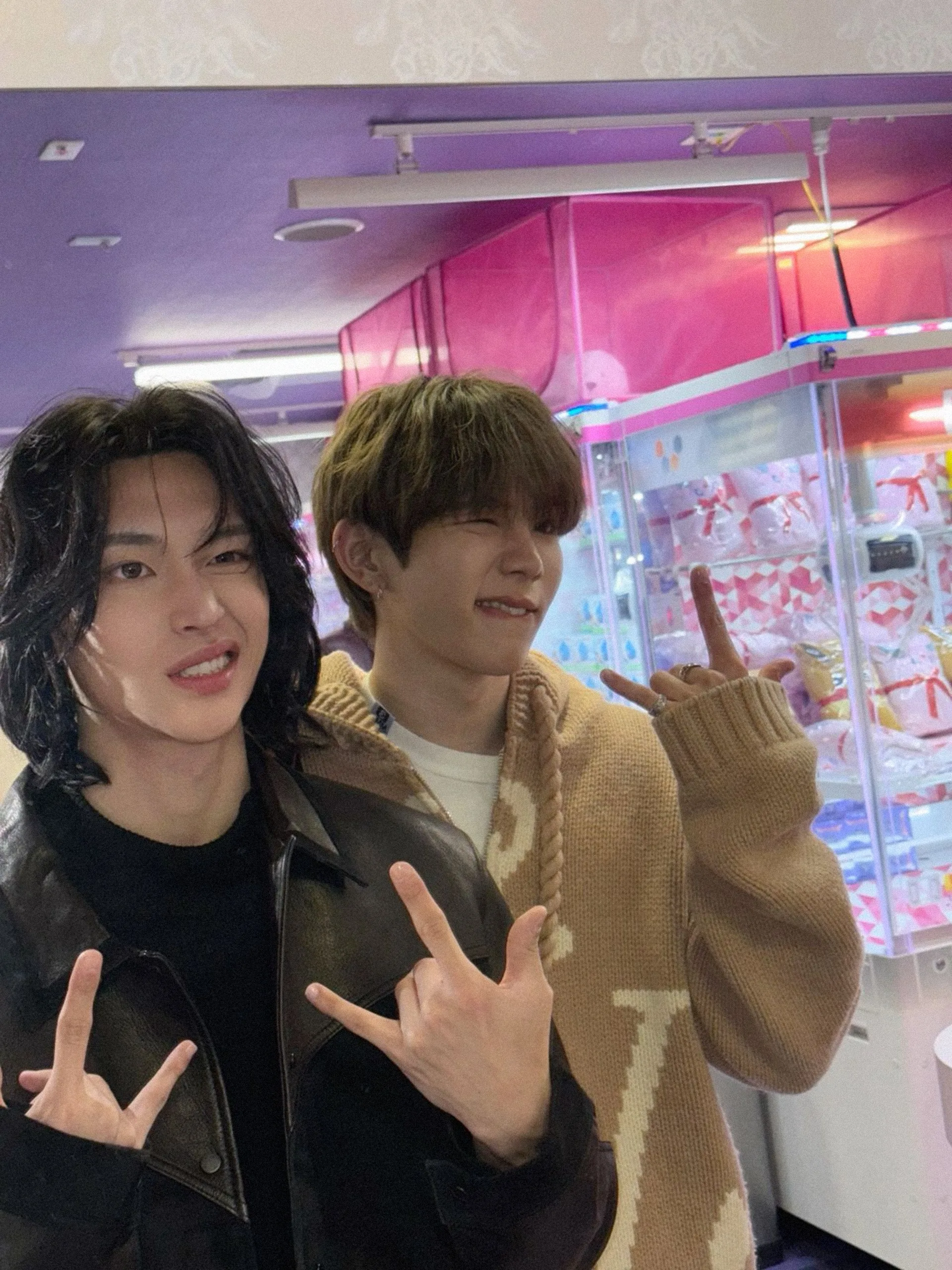 ¡Ni al baño pueden ir tranquilos! Wonbin y Shotaro de RIIZE necesitan seguridad para abrirse paso entre fans